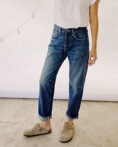 Our most popular silhouette and one that we've been searching for for years! This is your everyday all day kind of jean. Super easy and comfy with that perfect slouch. These are a mid rise relaxed jean designed to sit a little below your natural waist. A roomy leg that has a slight taper and hits right around your ankle. Great worn uncuffed or cuffed. 100% Cotton 13 oz. denim Made in Los Angeles Size Tip: If you're in between sizes we suggest sizing down one size. Model is 5'5", size 25 and wear Best Jeans For Short Women Casual, Affordable Summer Jeans Versatile Style, Relax Fit Jeans Women, Versatile Summer Jeans, Chic Medium Wash Pants, Cheap Everyday Relaxed Fit Jeans, Loose Fit Jeans Women Casual Outfits, Relaxed Fit Womens Jeans, Basic Mom Jeans