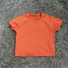 Lululemon Swiftly Tech Cropped Short Sleeve Coral Kiss Size 8 Never Worn Just Tried On Cute Preppy Tops, Cute Lululemon Outfits Summer, Chruch Outfits, Cute Lululemon Outfits, Nike Winter Jackets, Preppy Orange, Orange Preppy, Bodycon Dress Homecoming