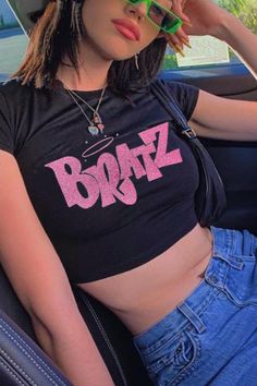 Cropped Graphic Tee Outfit, Bratz Crop Top, Bratz Black, Graphic Tee Outfit, Basic Crop Tops, Cropped Graphic Tees, Graphic Tee Outfits, Graphic Crop Top, Black Crop Top