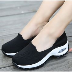 Slip-on Walking Shoes For Light Exercise, Lightweight Walking Shoes With Round Toe For Light Exercise, Lightweight Round Toe Walking Shoes For Light Exercise, Breathable Walking Shoes With Flat Heel, Breathable Flat Heel Walking Shoes, Ergonomic Walking Shoes With Removable Insole, Comfortable Walking Shoes With Air Cushioning, Comfortable Lightweight Non-slip Walking Shoes, Comfortable Functional Walking Shoes With Arch Support