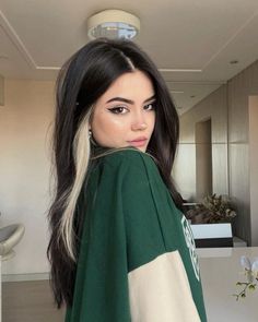 Chunk Of Blonde Hair, Black Hair Color Inspiration, Brown Hair With A Streak Of Color, Dark Hair Pop Of Color Ideas, Dark Brown And Colorful Hair, Black Hair On Fair Skin, Black Hair With Blonde Pieces Underneath, Black Hair With Underlights, Side Blonde Streak