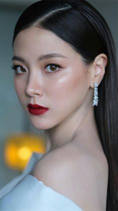 Bridal Makeup Red Lips, Makeup Ala Korea, Makeup Asia, Asian Wedding Makeup, Red Lips Makeup Look, Asian Bridal Makeup, Glam Wedding Makeup, Red Lipstick Makeup, Bridal Makeup Natural