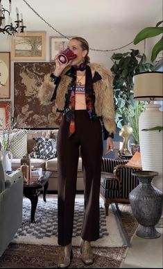 Southwest Fashion Chic, Posh Eclectic Style, Rome Street Style Winter, Maximalist Winter Fashion, 70s Asthetics Outfit, Eclectic Western Fashion, Winter Garden Party Outfit, Edgy Eclectic Fashion, Cool Street Fashion Winter Style 2023