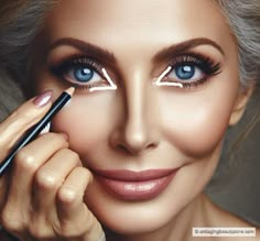 Brighten Aging Eyes: Apply White Pencil to Inner Corners for a More Awake and Refreshed Appearance. Eyeliner Open Eyes, Eyeshadow For Wrinkled Eyelids, Silver Eyeliner Makeup Look, Asymmetrical Eyes Makeup, Whimsical Eye Makeup, Easy Way To Apply Eyeliner, Makeup Tricks For Older Women, Eyeliner Tricks For Beginners, Pretty Eyeliner