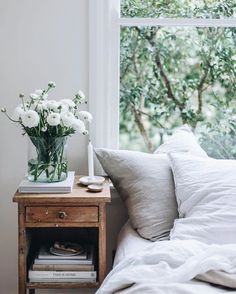 How to stay cool at night and sleep in the heat Photographer Instagram, Decor Studio, Style Deco, Decoration Inspiration, Studio Decor, Travel Photographer, Cozy Bedroom, New Room