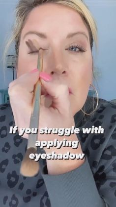 Eyeshadow Pencil Tutorial, Eyeshadow Hacks For Hooded Eyes, Easy Makeup Over 40, Simple Eyeshadow Tutorial Natural Looks, Basic Eye Makeup For Beginners, Eyeshadow Tricks How To Apply, Fun Eyeshadow Looks Easy, How To Apply Eye Makeup, Thrive Makeup Tutorial