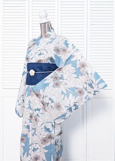 Japanese Yukata Kimono - White Chrysanthemums in Blue Blue Japanese Kimono, Blue Yukata Women, Japanese Dress Traditional Kimono Japan, Blue Kimono Traditional, Japanese Yukata Women, Haori Ideas, Lotus Kimono, White Yukata, Kimono Outfit Japanese