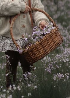 Introducing the Florêncio Basket, a traditional Portuguese wicker basket, 100% handmade with skill and care. This versatile basket can be used to carry flowers, groceries, bread, fruits, a picnic for two, or as a key piece of elegant decoration. Crafted with natural materials that reflect a calm lifestyle, the Florêncio Basket represents the timeless charm of traditional Portuguese craftsmanship. Add a touch of rustic refinement to your home or daily routine with this authentic cultural piece. E Cottagecore Life, Bread Fruit, Willow Basket, Wildflower Garden, Woven Baskets, Wicker Basket, Basket Bag, Shopping Basket, Elegant Decor