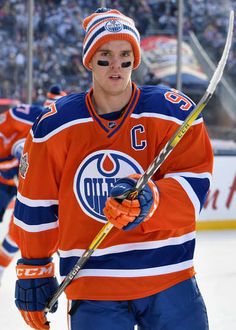 the edmonton oilers'goalie is walking on the ice with his stick in hand