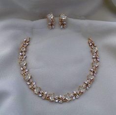 Luxury Gold Bridal Necklace With Cutdana, Luxury Temple Style Diamond Necklace For Reception, Ad Necklace Set Simple, Luxury Temple Jewelry Danglers For Formal Occasions, Ad Jwellary Design, Ad Set Jewellery, Cz Necklace Indian Gold, White Stone Necklace Indian Gold, Ad Stone Necklace