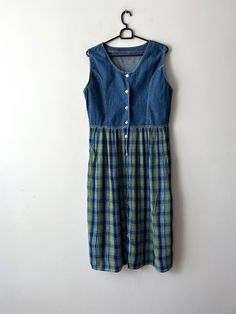 Vintage Plaid denim blend viscose dress Checkered shirt dress Button down Dress Medium size retro dress Sleeveless dress Everyday Summer Dress Estimated size: M Measurements: (lying flat) Shoulder: 15"/  Pit to pit: 19.5"/ 49.5 cm Waist: 17"/ 43.3 cm Length total: 46"/ 117 cm38 cm Please check measurements to insure a proper fit. Remember to allow yourself some extra room for movement. You can compare these with something from your closet that fits you well. This dress will come to you freshly l Vintage Denim Dress With Pockets For Summer, Vintage Knee-length Denim Dress For Summer, Sleeveless Patchwork Denim Dress For Spring, Spring Sleeveless Patchwork Denim Dress, Retro Summer Cotton Denim Dress, Sleeveless Patchwork Denim Dress, Sleeveless Plaid Dress With Pockets, Summer Denim Dress For Daywear With Button Closure, Vintage Denim Button-up Dress