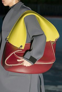 Bag 2025 Trend, Metal Accessories, Fashion Advertising, Bag Trends, Best Bags, Bag Design, Inspiration Mode, Shoulder Purse