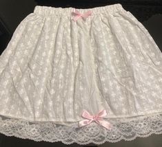 "Beautiful 100% cotton Embroidery pure white skirt,slip elasticated waistband,  embroidery design on both sides, soft,light weight fabric natural white color, skirt with beautiful  floral lace trim Waist -26-28\"(S)Length 15\" Waist-30-32\"(M)Length 16\" Waist-32-34\"(L) Length 17\" Please check the waist size and the length before you order. please contact me if you have any problems with your Order Thank you" Petti Skirt, Vintage Style Skirts, Trim Waist, Cami Mendes, Skirt Slip, Color Skirt, Style Rock, Skirt Vintage, Cotton Embroidery