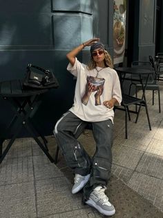 Rihanna Street Style Casual, Streetwear Fashion 2024, Cute Fits Baddie, Modern Grunge Outfits, Streetwear Fashion Women Street Styles, Tomboy Street Style, Fall Street Wear, Fits Baddie, Street Wear Aesthetic