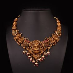 Antique Gold Jewelry Indian Necklaces, Short Necklace Designs Gold, Latest Gold Jewellery Designs, Temple Jewellery Necklace, Simple Necklace Designs, Temple Jewelry Necklace, Delicate Gold Jewelry, Neck Pieces Jewelry, Gold Jewels Design