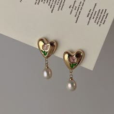 Heart Pearl Earrings, Simplistic Jewelry, Youtuber Dr, Spring Earrings, Dope Jewelry, Classy Jewelry, Metal Heart, Funky Jewelry, Jewelry Lookbook