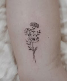 a small flower tattoo on the right thigh