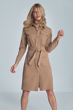 Brown midi shirt dress with long sleeves, a waist tie with a fabric belt, a snap fastener, four buttoned patch pockets at the front. Women Dress Ideas, Business Casual Spring, Stylish Midi Dress, Brown Midi Dress, Plus Size Pullover, European Dress, Italy Fashion, Dress With Long Sleeves, Casual Weekend