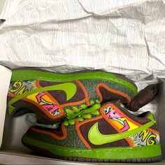 De La Soul Nike Sbs Nike Green, Nike Dunk Low, Nike Dunk, Nike Dunks, Green And Brown, Nike Men, Nike Shoes, Skateboard, Athletic Shoes