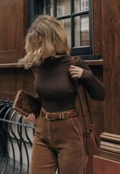 Sarah Mantelin, Professor Style, Vinter Mode Outfits, 40s Mode, Dark Academia Outfits, Academia Outfits, School Week, Brown Trousers, Mode Inspo