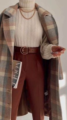 40s Mode, Light Academia Outfit, Chique Outfit, Business Outfits Women, Business Casual Outfits For Work, Work Fits, Neue Outfits, Classy Work Outfits, Plaid Coat