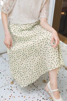 Green Floral Midi Skirt M Spring Flared Maxi Skirt With Lined Detail, Spring Flowy Midi Skirt, Spring Pleated Maxi Skirt, Spring Maxi Skirt With Relaxed Fit, Flowy Midi Skirt For Spring, Spring Lined Midi Skirt, Spring Midi Lined Skirt, Spring Pleated Long Skirt, Flowy Long Spring Skirt