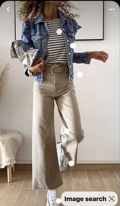 Tan Crop Pants Outfit, How To Layer In Summer, Wide Leg Khaki Pants Outfit Work, Beginning Of Fall Outfit, Khaki Wide Leg Pants Outfits, Wide Leg Khaki Pants Outfit, Outfits Primavera 2023, Outfit Ideas Wide Leg Pants, Fall Outfits 2022 Trends