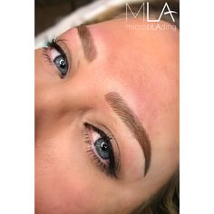 Those views 😍 Up-close brows looking defined and full but still SUPER natural 🤤 #microblading #pmu #beforebrows #afterbrows Natural Looking Microblading, Natural Look Microblading, Subtle Microblading, Microbladed Eyebrows, Pmu Brows, Phi Brows Microblading, Microblading Healing Process, Super Natural, Microblading