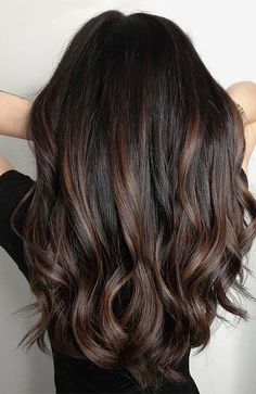 Black Hair Balayage, Brunette Balayage, Black Hair With Highlights, Caramel Highlights, Brown Hair Balayage, Beautiful Curly Hair, Balayage Brunette, Haircut And Color, Brown Hair With Highlights