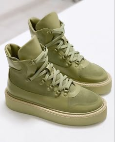 Unique Shoe Design, Sneakers Design, Boots Fall Ankle, Fall Sneakers, Colorful Sneakers, Summer Boots, Unique Sneakers, Aesthetic Shoes