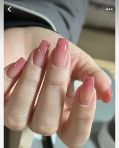 Unghie Sfumate, Simple Spring Nails, Short Fake Nails, Hard Nails, Pointed Nails, Nails Easy, Her Nails, Stick On Nails, Pink Ombre