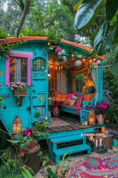 Hippie Garden Decor Ideas for a Boho Outdoor Space - Puqqu Diy Boho Backyard Ideas, Hippie Chic Decor, Boho Outdoor Space, Outdoor Hangout, Hippie House, Rv Exterior, Hippie Garden, Hippie Homes, Boho Outdoor