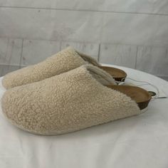 Universal Thread Bev Faux Sherpa Slippers Cork Look Footbed. Size 11 New With Tags, One Slipper Has A Scuff From Storage On The Inside Heel. Casual Flat Slippers With Faux Fur Lining, Casual Soft Faux Fur Slippers, Winter Synthetic Slippers With Textured Footbed, Casual Slippers With Faux Fur Lining, Casual Faux Fur Slippers With Plush Lining, Casual Faux Fur Slip-on Slippers, Casual Slip-on Slippers With Faux Fur Lining, Casual Slippers With Faux Fur Lining For Fall, Casual Winter Slippers With Faux Fur Lining