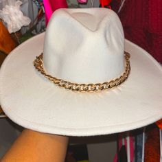 White Fedora Hat, Attached With Gold Chain. Never Worn. Chic Adjustable White Hat Band, Chic White Adjustable Hat Bands, Trendy White Hat Bands With Flat Brim, Trendy White Flat Brim Hat Bands, Bucket Hat Beach, Leopard Shoes Outfit, White Fedora Hat, White Fedora, Earflap Beanie