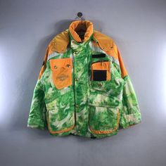 PLEASE READ DESCRIPTION BELOW BEFORE BUYING👇🏻 *ITEM:Vintage Descente Ski Jacket *ITEM DETAILS: 👇🏻 Please be aware that all vintage items will usually show a few signs of wear or fading due to age, but anything visible such as stains or holes, and serious flaws have been photographed.For any further information on this item please contact us and we will be happy to help. *SIZE:LARGE *ACTUAL SIZE MEASUREMENT: 👇🏻 *PIT TO PIT(WIDTH):26"INCHES *LENGTH(FROM SHOULDER):31"INCHES 22&22  *ALL MEASUREMENTS ARE TAKEN WITH THE GARMENT FLAT ON THE GROUND *VIEW FULL SHOP HERE: https://www.etsy.com/shop/Tracstore *SHIPPING: (WITH ONLINE TRACKING NUMBER ) *DHL EXPRESS SHIPPING:4-6 BUSINESS DAYS *Don't Worry About Customs Tax or Fees. I usually Declare As 'Gifts' And Low Value  *ANY QUESTION WILL ANSW Winter Sports Nylon Parka With Pockets, Nylon Parka With Pockets For Winter Sports, Green Parka With Pockets For Outdoor Activities, Green Utility Windbreaker For Streetwear, Vintage Green Parka For Outdoor, Green Parka With Pockets For Hiking, Green Hiking Parka With Pockets, Vintage Streetwear Parka With Pockets, Casual Green Windbreaker With Multiple Pockets