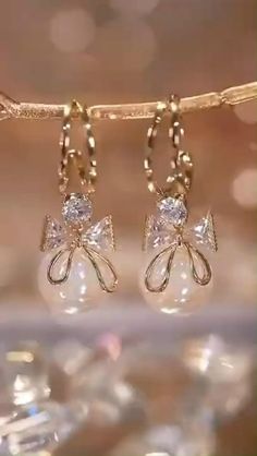 The bright, simple, eye-catching, elegant, and classic way of wearing earrings will give you a lot of praise and bring you a pleasant wearing experience. Simple Eye, Glass Jewellery, Jewelry Patterns, Glass Jewelry, Pearl Earrings, Glass, Pattern