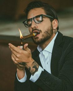 Maluma Fotos (93 de 132) | Last.fm Poses For Men, Men Looks, Cigars, Male Model, Style Guides, Reno