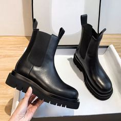 Black Velvet Shoes, The Color Black, Velvet Shoes, Low Boots, Jeans For Short Women, Looks Chic, Black Leather Boots, Boots Outfit, Cute Shoes