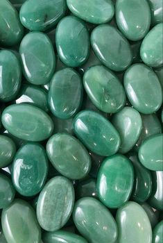 Aesthetic Mint Green, Aesthetic Dark Green, Aesthetic Mint, Sage Crystals, Crystals Green, Mint Green Aesthetic, Green Aventurine Crystal, Crystal Aesthetic, Dark Green Aesthetic