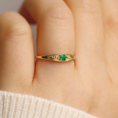 May Birth Ring, Emerald Ring, Gemstone Ring, Lily of the Valley Ring, Birthstone Ring, Birthflower Ring, Gold Ring, Personalized Jewelry - Etsy Birth Ring, Rings Emerald, May Birthstone Rings, Ring Shots, Ring Birthstone, Ring Emerald, Meaningful Jewelry, Pretty Rings, Ring Gemstone