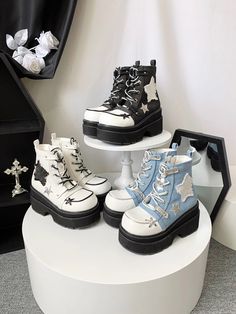 𝒜𝒷ℴ𝓊𝓉: Upper: Denim Sole: EVA; durable and slip-resistant; double-layered Entry: Side Zipper Heel Height 3.15''/8cm, Front Platform Height 1.97''/5cm The overall design features star elements as highlights, and the shoelaces also incorporate a dual-color design that can be disassembled if not preferred.  ♡ 𝓼𝓲𝔃𝓲𝓷𝓰 ♡ US Shoes With High Sole, Super Platform Shoes, Y2k Star Shoes, Star Tennis Shoes, Cool Outfit Accessories, Alt Platform Shoes, Pretty Shoes Aesthetic, Shoe Styles 2024, Big Platform Shoes