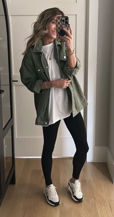 2024 Fall Casual Outfits Women, Sahm Outfits Midsize, Bra With Jacket Outfit, Hip Mom Style, Tan Pants Fall Outfit, Fall Outfit Simple, Fall Fashion For Moms Over 30, What Not To Wear To Work, Easy Casual Outfits Winter