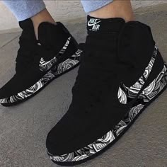 Sepatu Air Jordan, Custom Air Jordan 1, Custom Air Jordan, Custom Shoes Diy, Nike Shoes Air Force, Jordan Shoes Girls, Custom Nike Shoes, Sneakers Jordans, Jordan Shoes Retro