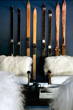 there are many skis hanging on the wall