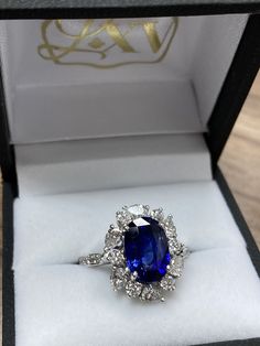 Engagement Rings Bands, قلادات متدلية, Blue Wedding Rings, Royal Rings, Fashionable Bags, Sapphire Engagement Rings, Sapphire Diamond Engagement, Diamond Sapphire Engagement Ring