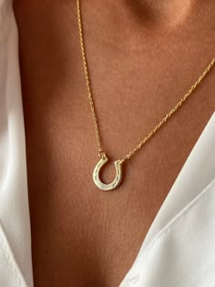 🧲Keep the horseshoe for luck🧲 Get this cute jewelry made with the high quality elements✨ You can go with 925K Sterling Silver with the options of Gold, Rose Gold or White Gold finish Beautiful jewelry for everyone 💙 Details * 925K Sterling Silver → 14K Gold, Rose Gold or White Gold plated * Chain length is approximately either 18 inches  / 45 cm or 22 inches / 55 cm 18 inches (16+2 in extender) / 45 cm (40+5 cm extender) 22 inches (20+2 in extender) / 55 cm (50+5 cm extender) * Time is important! You will receive your package as soon as possible 🚚 * We care about the quality of metal to make sure it will last for a long time * We use enamel technique to color the jewelry and high quality zircons only * There can be tiny differences on each item, length difference of the chain as well a Horseshoe Necklace Silver, Horseshoe-shaped Jewelry With Adjustable Chain, Gold Horseshoe Jewelry With Adjustable Chain, Gold Engraved Horseshoe Jewelry, 14k Yellow Gold Horseshoe Jewelry, Yellow Gold Horseshoe Jewelry For Anniversary, 14-karat Yellow Gold Horseshoe Jewelry, Everyday Gold Horseshoe Necklace, Classic Sterling Silver Horseshoe Jewelry