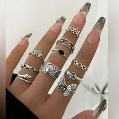 10 Pc Silver Stackable Rings, Nwt قلادات متدلية, Ring Party Jewelry, Punk Girls, Stile Hijab, Mode Tips, Grunge Jewelry, Edgy Jewelry, Jewelry Accessories Ideas, Dope Jewelry