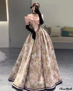 OliviaMark - Elegant Strapless Vintage Evening Gown for Formal Affairs - Confidential Soiree Look Gatsby, Prom Dress Pictures, Vintage Evening Gowns, Strapless Evening Gowns, Satin Evening Gown, 파티 드레스, Fairytale Dress, Glam Dresses, Formal Dresses Prom