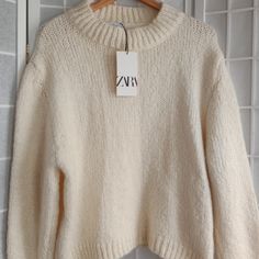 Nwt Very Soft & Comfy Color Vanilla Ice Cream Creme Color Sweater, Soft Cream Sweater, Cream Winter Sweater, White Chuncky Sweater, Affordable Crew Neck Tops By Zara, Neutral Fall Sweaters, Sweaters Neutral, Black Sweatshirt Women, Zara Knitwear