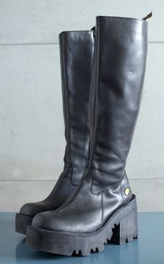 Hold/reserved unique BUFFALO platform boots. True 90s vintage 40 EUR, 9 US WOMEN, 7 UK WOMEN condition: excellent high quality leather made in Spain Leather Moto Boots With Chunky Platform Knee-high, Leather Knee-high Platform Boots For Streetwear, Black Boots Chunky, Vintage Black Boots, 90s Boots, Steampunk Boots, Goth Boots, Womens Booties, Dr Shoes